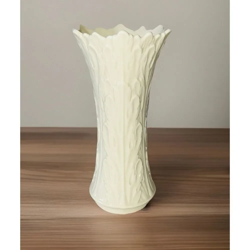 Lenox Vase Ivory Porcelain Woodland Collection - Acanthus Leaves Vintage
